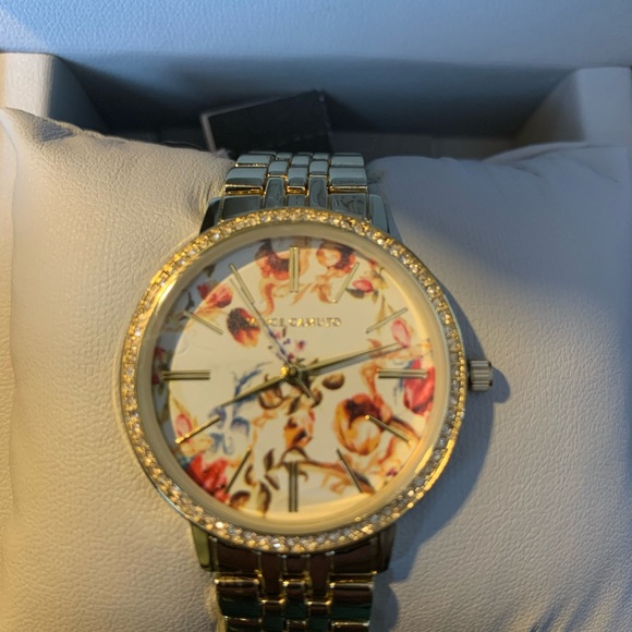 Vince Camuto floral face women’s Watch - Picture 5 of 10